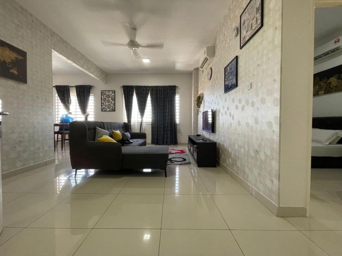 Lägenhet på 1000 m² i Batu Burok, med 3 sovrum och 2 badrum  Kuala Terengganu Exteriör bild