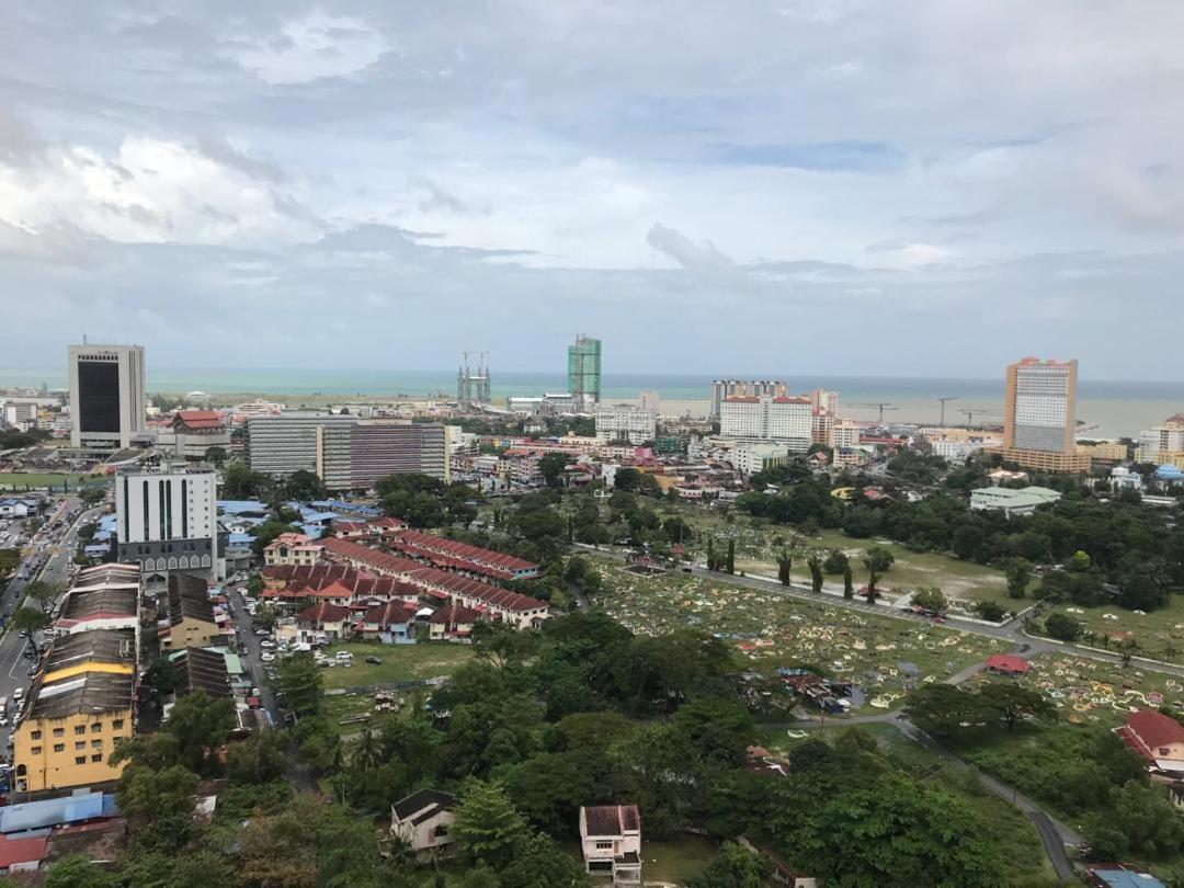 Lägenhet på 1000 m² i Batu Burok, med 3 sovrum och 2 badrum  Kuala Terengganu Exteriör bild