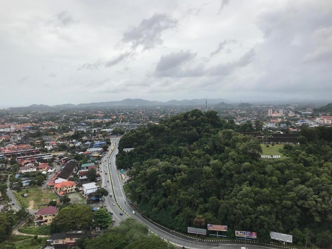 Lägenhet på 1000 m² i Batu Burok, med 3 sovrum och 2 badrum  Kuala Terengganu Exteriör bild